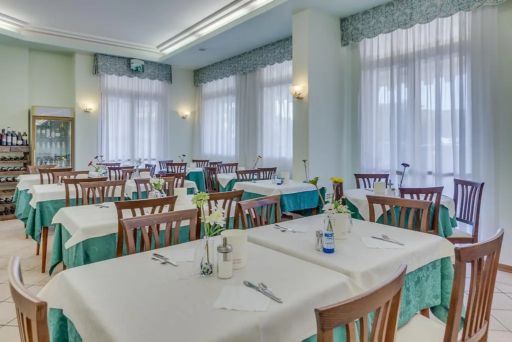 Hotel Austria Каорле