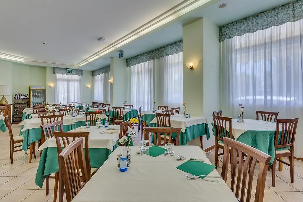 Hotel Austria Каорле