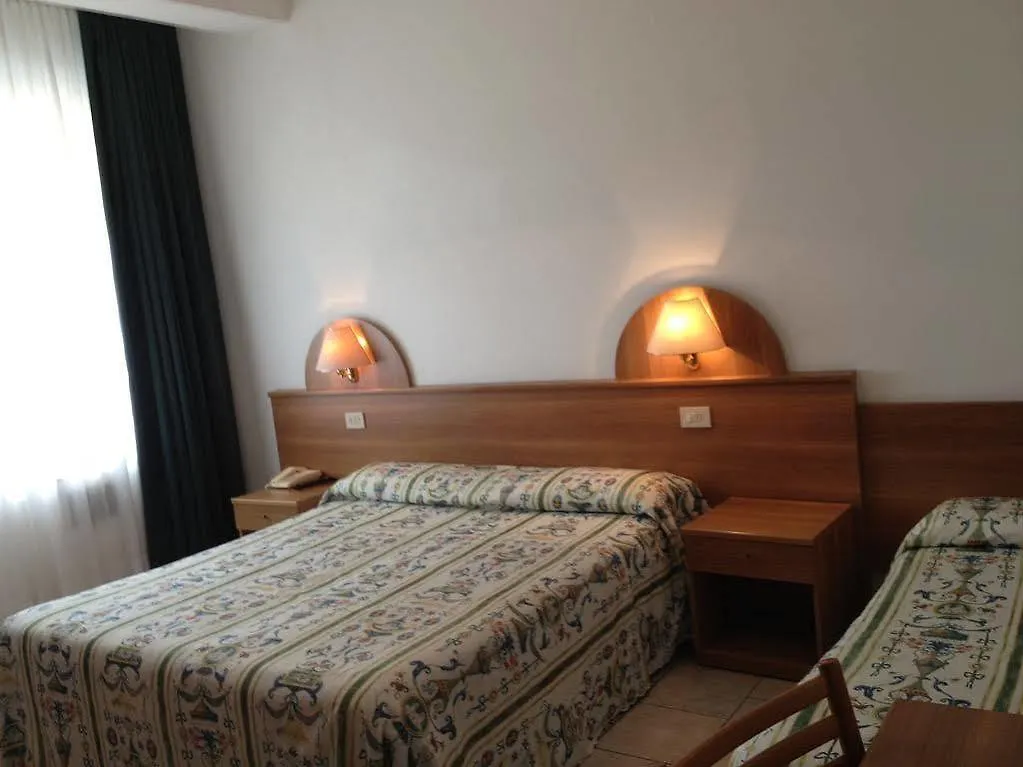 ***  Hotel Austria Каорле Италия